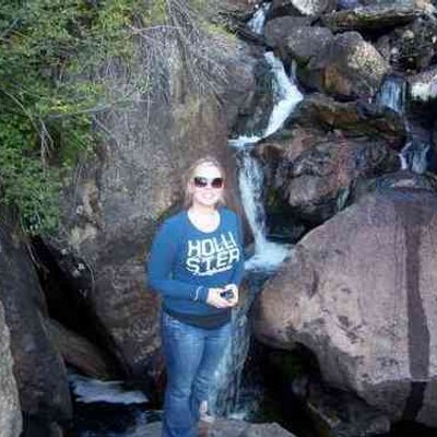 Profile Picture of Whitney Walshon Twitter