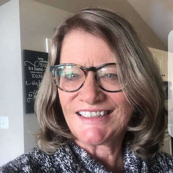 Profile Picture of Ellen Siadek (@ellengroceman) on Poshmark