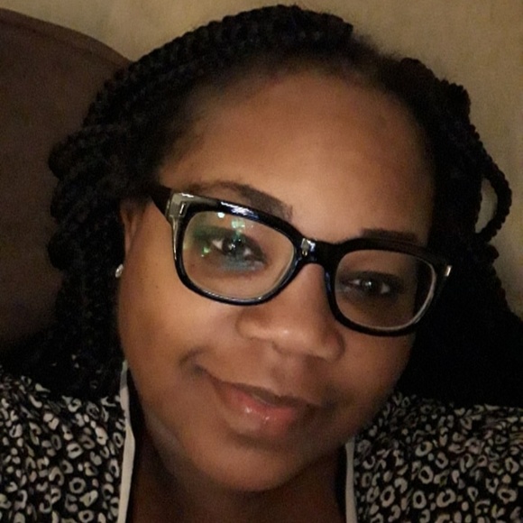 Profile Picture of Tracey Quick (@tracey_quick) on Poshmark