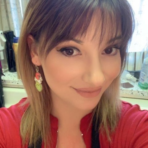 Profile Picture of Dawn Buno (@dawn8783) on Poshmark