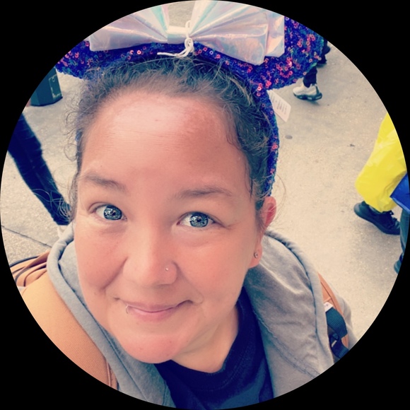 Profile Picture of Kendra Manns (@kendra_manns) on Poshmark