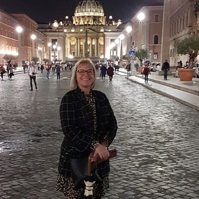 Profile Picture of Deirdre Thomas (@Deirdre62614914) on Twitter