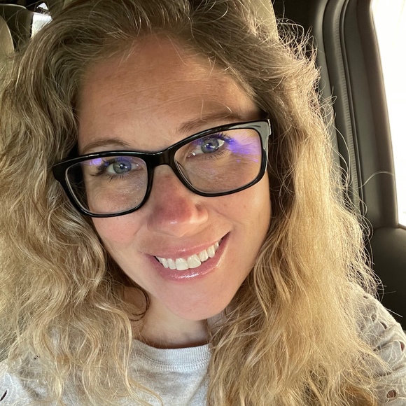 Profile Picture of Lori Pearce (@lori_pearce) on Poshmark