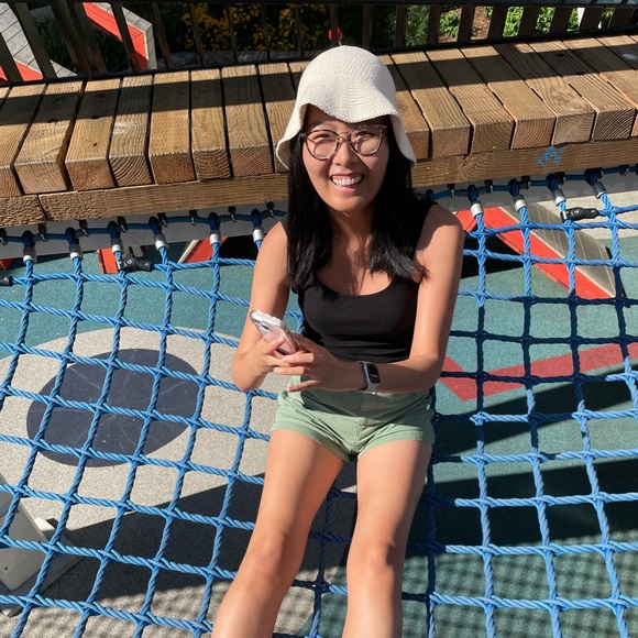 Profile Picture of Alice Tang (@alice_tang) on Poshmark