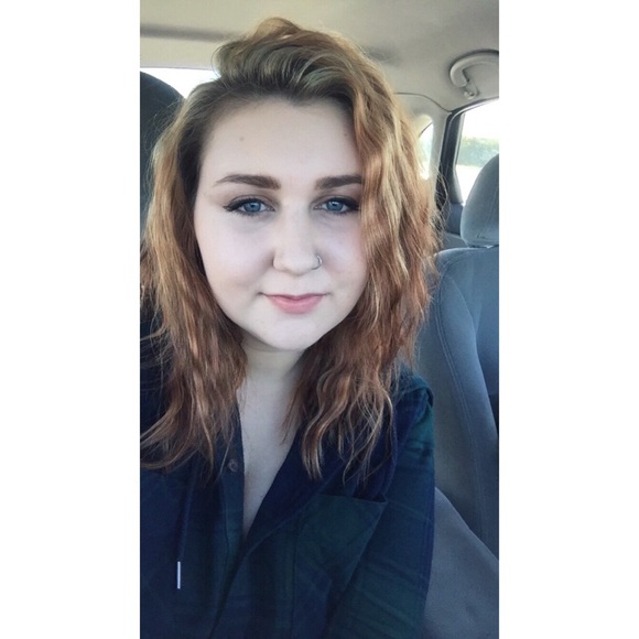 Profile Picture of Allison Schendel (@allisonschendel) on Poshmark