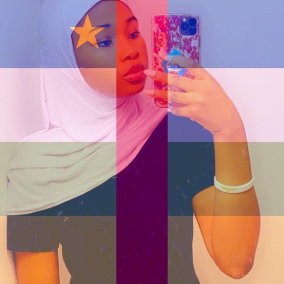 Profile Picture of Mounira Queen (@mouniramoussa23) on Poshmark