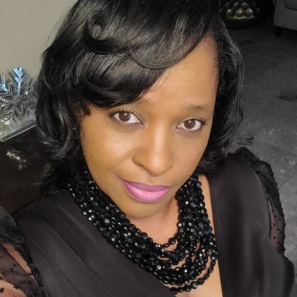 Profile Picture of Robyn Mccaleb (@lanettemcc) on Poshmark