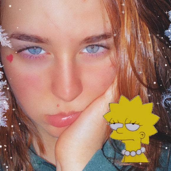 Profile Picture of Hallee Peek (@halleepeek) on Poshmark