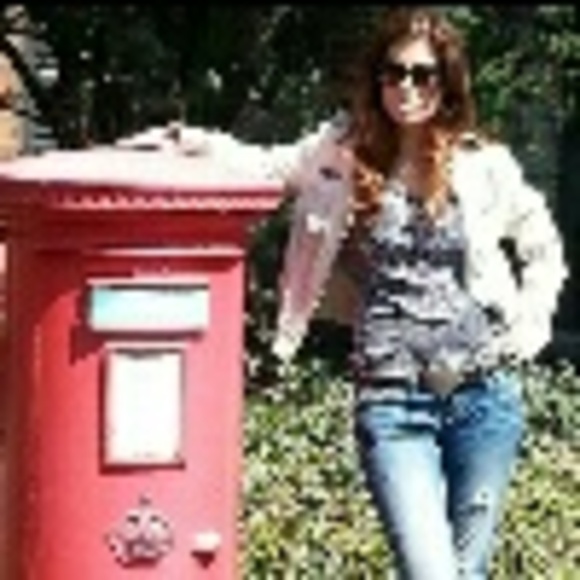 Profile Picture of Lis Matons (@cheeky25) on Poshmark