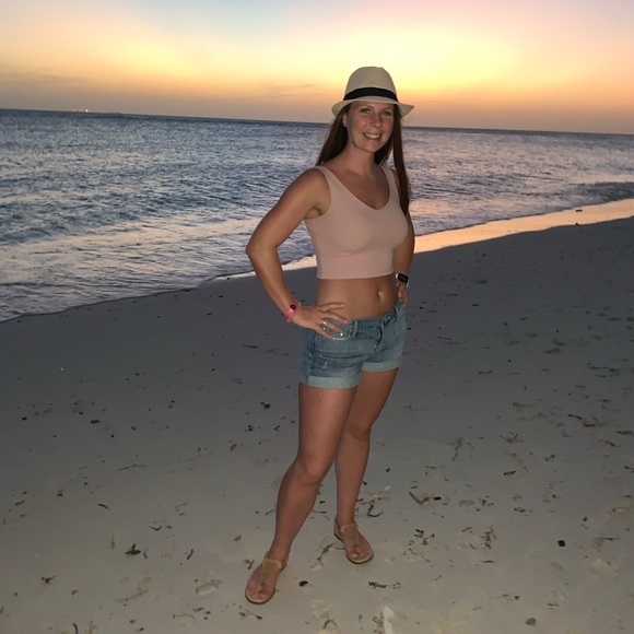 Profile Picture of Norah Lambert (@norahlambert) on Poshmark