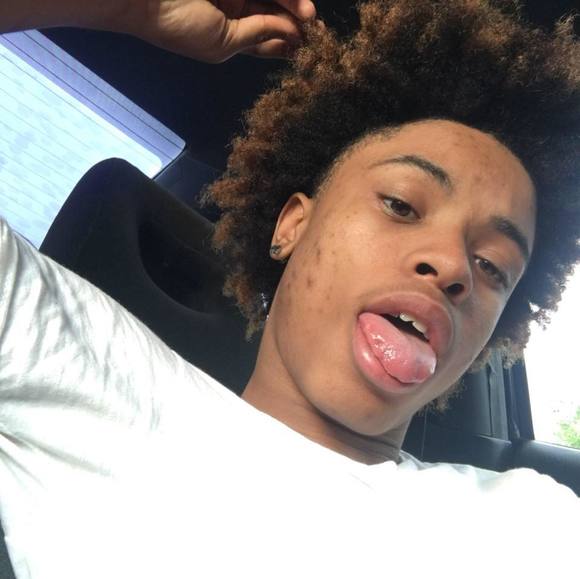 Profile Picture of Derek Hammonds (@hunch0s_) on Poshmark