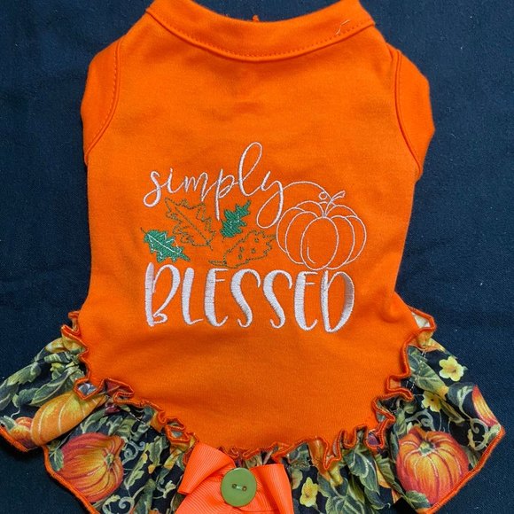 Profile Picture of Viviana Hevia (@vivianahevia) on Poshmark