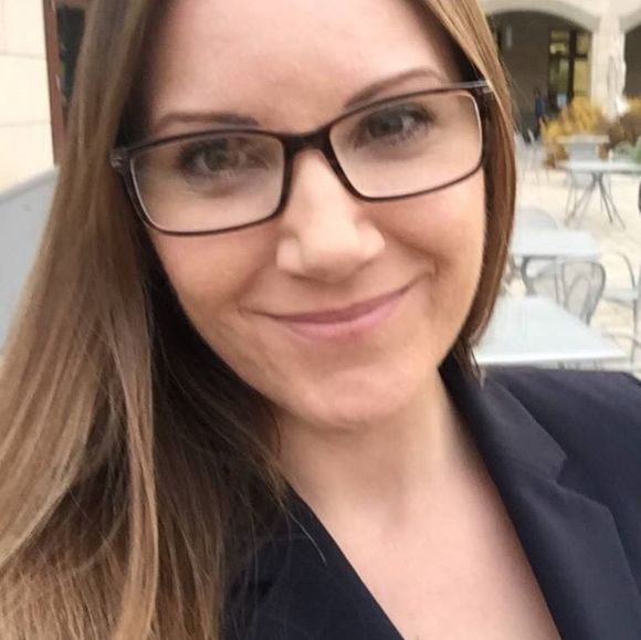 Profile Picture of Cassandra Aceves (@cassandraaceves) on Poshmark
