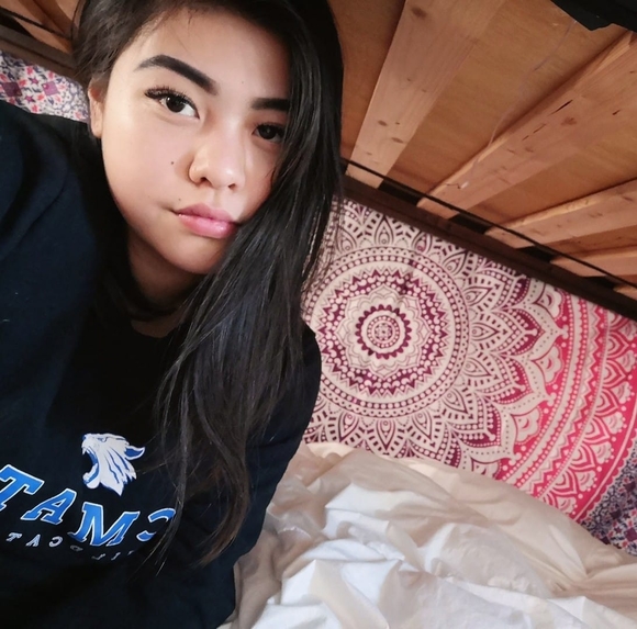 Profile Picture of Bianca Hsing (@blushhbunnyy) on Poshmark