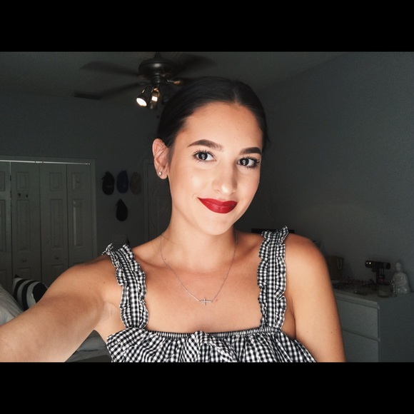 Profile Picture of Hannah Solien (@hansolien) on Poshmark