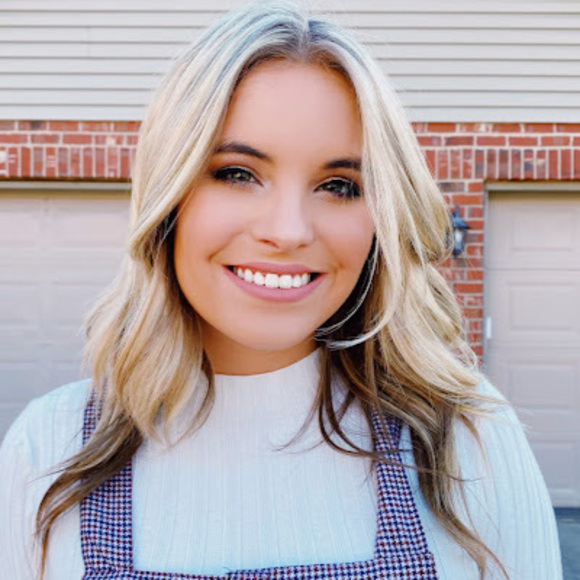 Profile Picture of Nina Bumstead (@nina_bumstead) on Poshmark