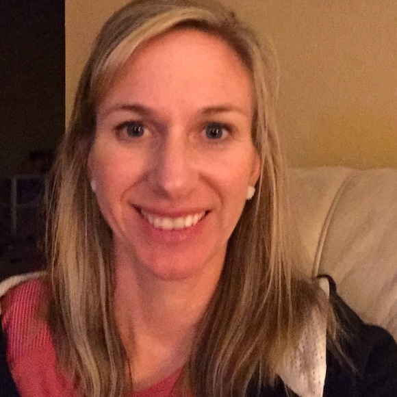 Profile Picture of Jill Wunschel (@jwunschel) on Poshmark