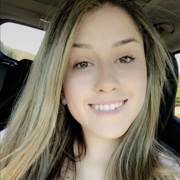 Isabela Tissot - Poshmark Profile Picture of Isabela Tissot (@isatissot) on Poshmark