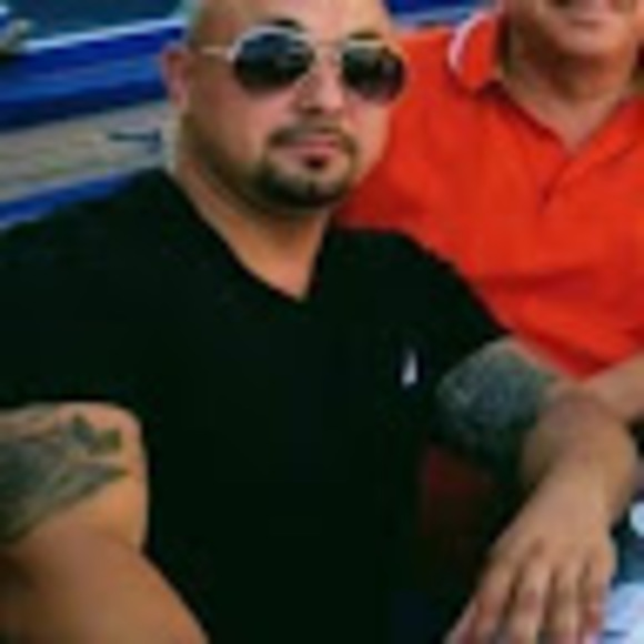 Profile Picture of Cesar Sanchez (@sanchezc1075) on Poshmark