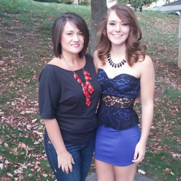 Profile Picture of Lori Carroll (@lori4043) on Poshmark