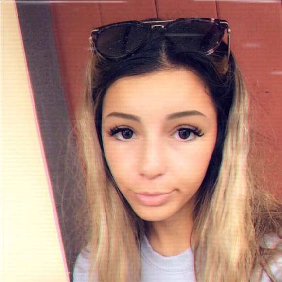 Profile Picture of Emily Lasher (@emlasher0210) on Poshmark