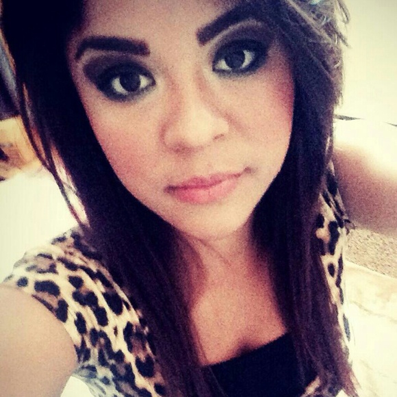 Profile Picture of Alexia Suarez (@alexiasuarez) on Poshmark