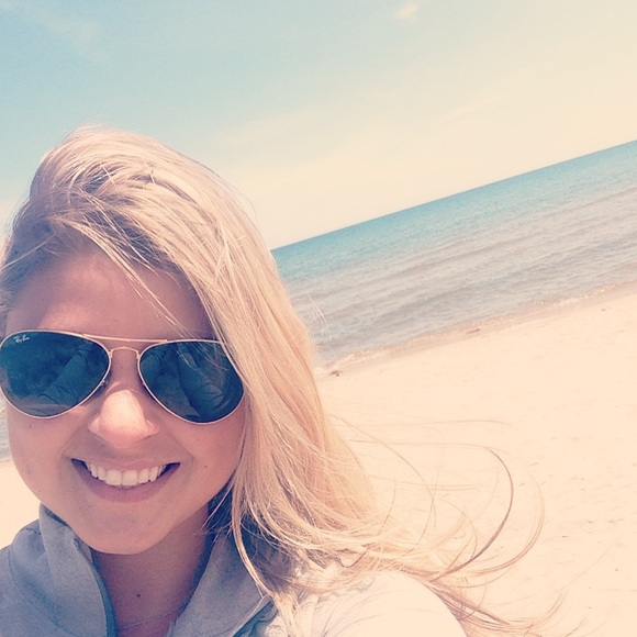 Megan Iossi - Poshmark Profile Picture of Megan Iossi (@megxc02) on Poshmark