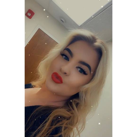 Profile Picture of Emily Ohrn (@emilyohrn) on Poshmark