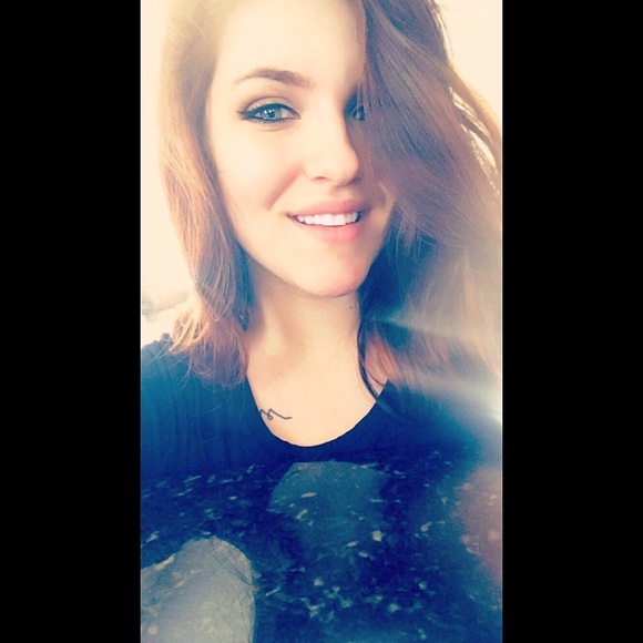 Alexandria Fink - Poshmark Profile Picture of Alexandria Fink (@alexandriaerin) on Poshmark