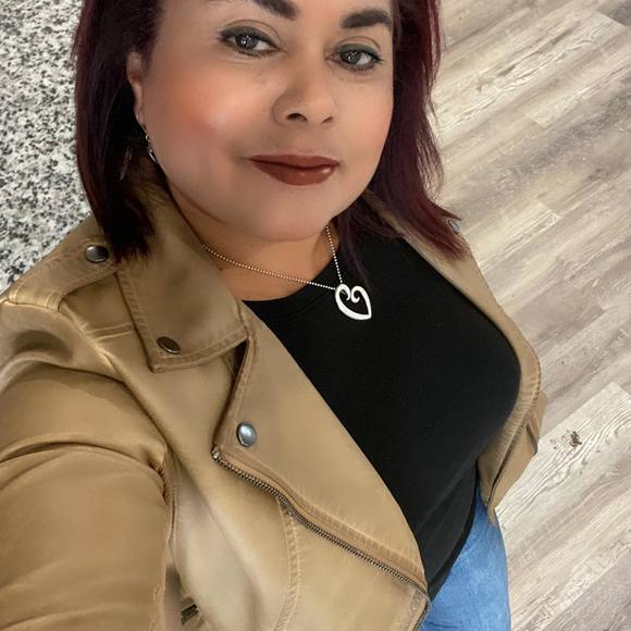 Profile Picture of Fabiola Ramos (@mayte1996) on Poshmark