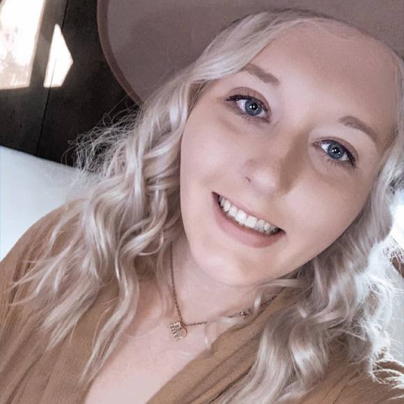 Profile Picture of Brittany Pozorski (@brittanypozo) on Poshmark