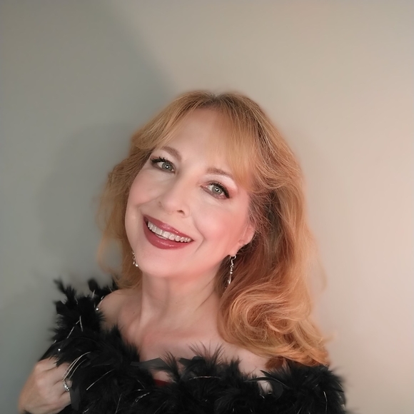 Profile Picture of Joni Lambert (@jonivlam) on Poshmark