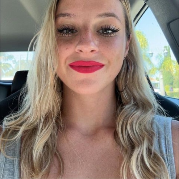 Profile Picture of Haley Stokes (@stokeshaley6) on Poshmark