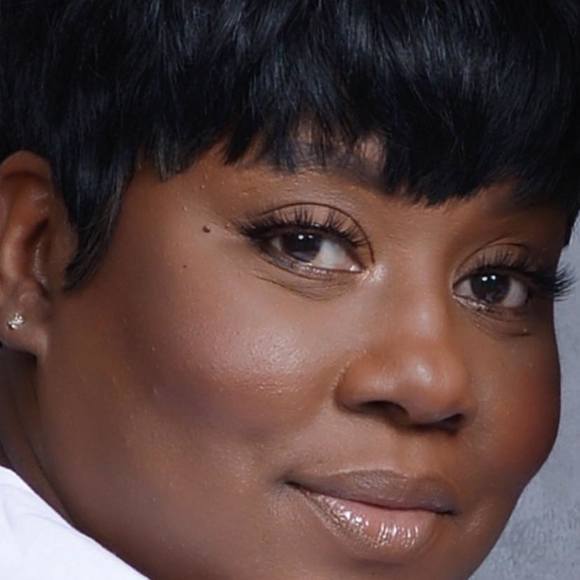 Profile Picture of Joyce Compton (@blackbeauty4465) on Poshmark