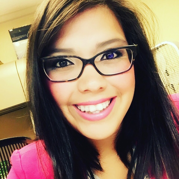 Profile Picture of Alexis Kopecky (@alexis123085) on Poshmark