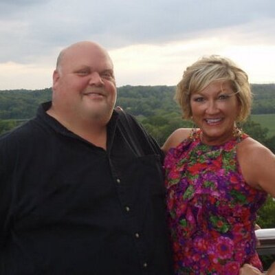 Profile Picture of The Sunshine Team (@Sandy_and_Mark) on Twitter