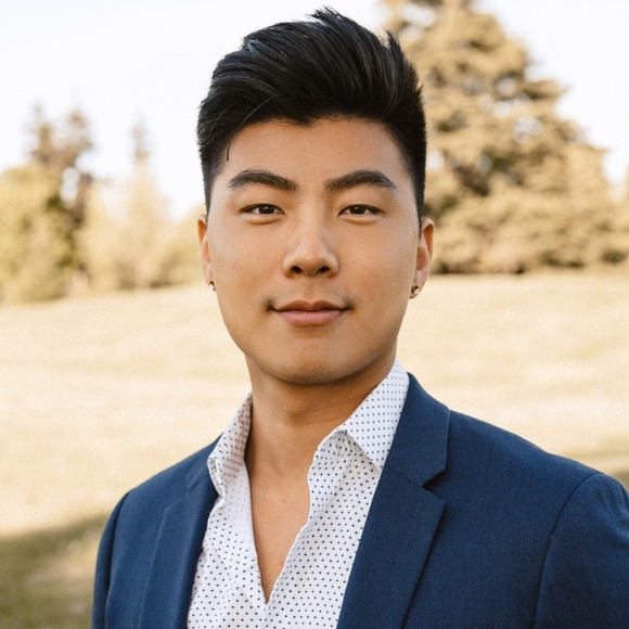 Profile Picture of Aaron Yoon (@aaronwhy) on Poshmark