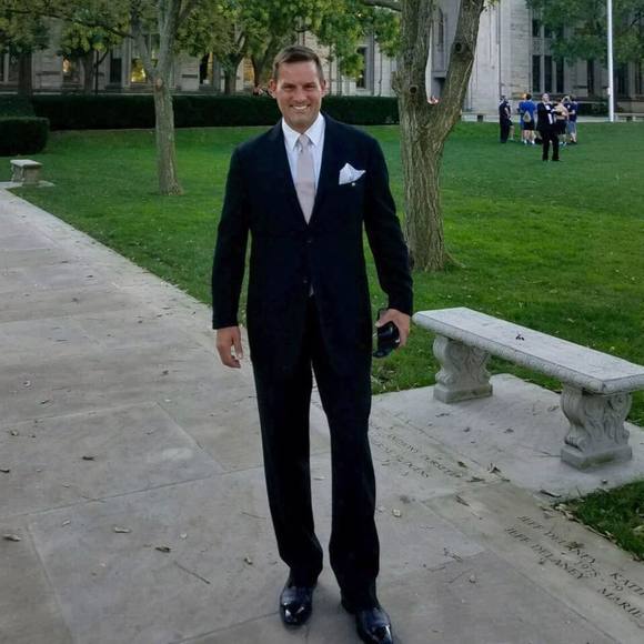 Profile Picture of Jon Bilock (@beautygo2guy) on Poshmark