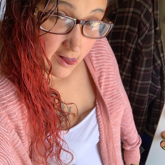 Profile Picture of Caitlyn Hobson (@caitlynhobson25) on Poshmark