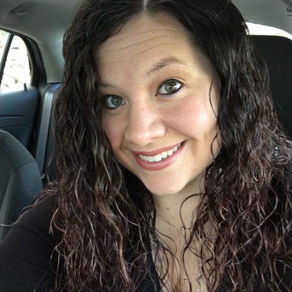 Profile Picture of Mollee Lunkwitz (@molleekae) on Poshmark