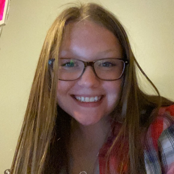 Profile Picture of Morgan Vieths (@morganv1518) on Poshmark