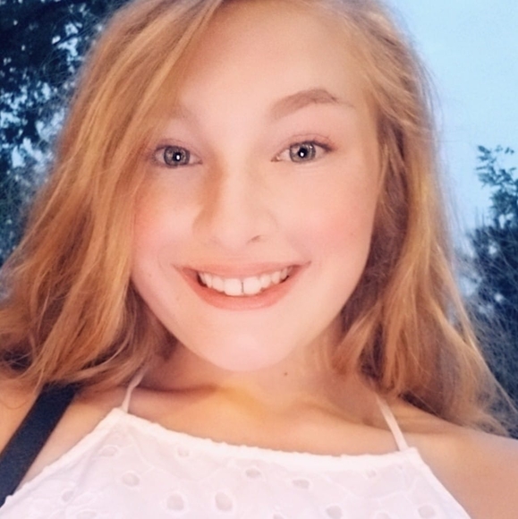 Profile Picture of Paige Blevins (@paigeblevins749) on Poshmark