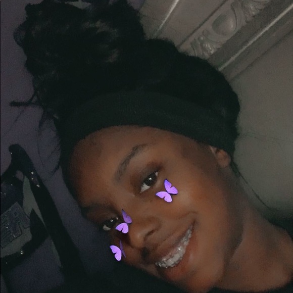 Profile Picture of Skye Roberts (@skyeroberts101) on Poshmark