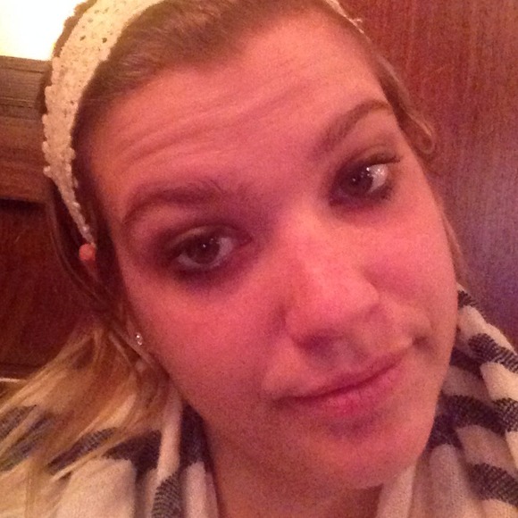 Profile Picture of Valerie Defibaugh (@valppmi) on Poshmark