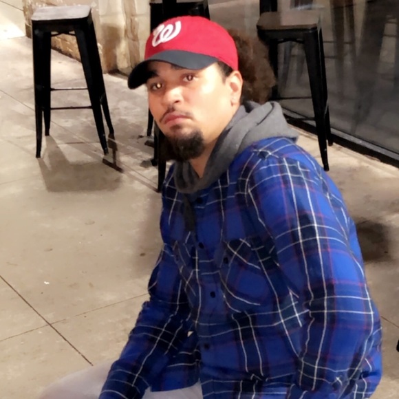 Profile Picture of Robert Bradby (@waahingtonrob) on Poshmark