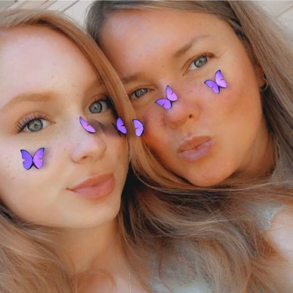 Profile Picture of Simone Medeiros (@simotony21) on Poshmark