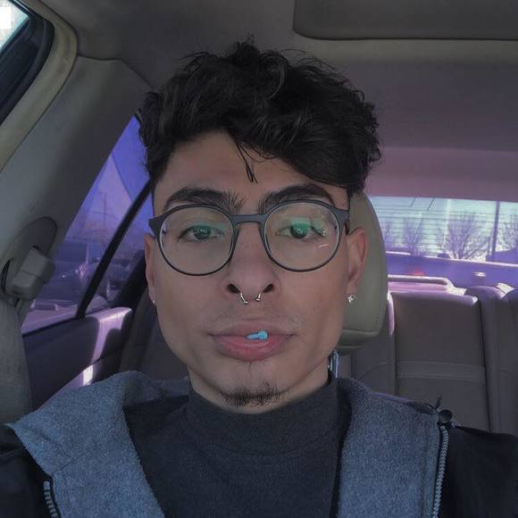 Profile Picture of Christian Saiz (@xiansaiz) on Poshmark