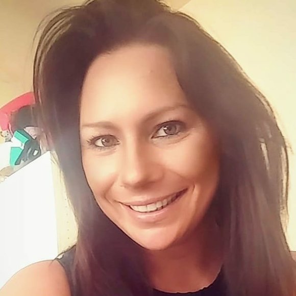 Profile Picture of Joelle Bunnell (@foxybunnell) on Poshmark