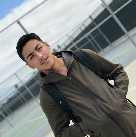 Profile Picture of Julian Gutierrez (@julianbece09) on Poshmark