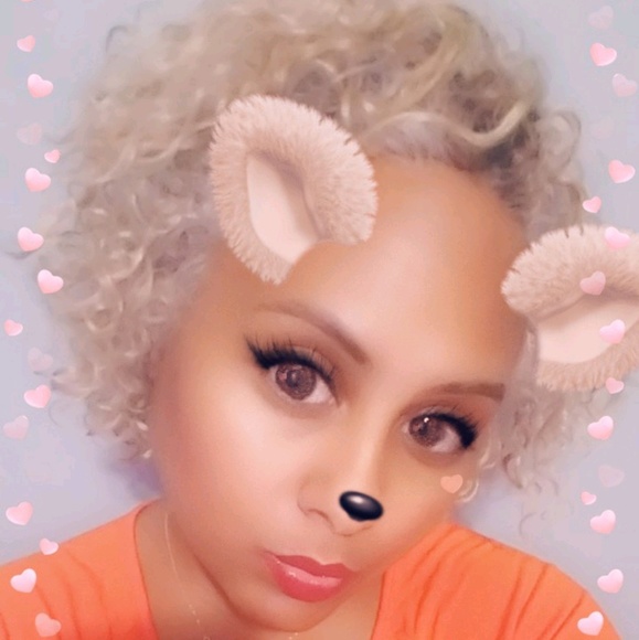 Profile Picture of Yesenia Felix (@yessie0208) on Poshmark